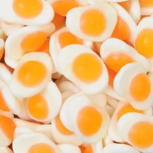 A 120g bag of fried eggs, retro gummy sweets shaped like eggs!