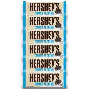American Sweets - A pack of 6 Hersheys American candy bar made from creamy white chocolate with cookie pieces inside.