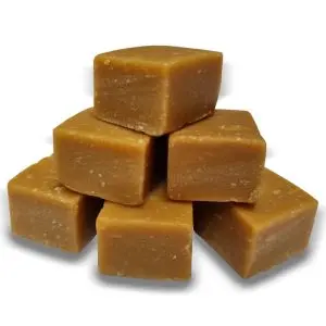 Retro Sweets - A 125g bag of traditional cubes of creamy vanilla fudge.