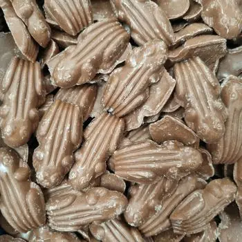 Chocolate Frogs - milk chocolate flavour candy pieces in the shape of frogs! Popular retro sweets!