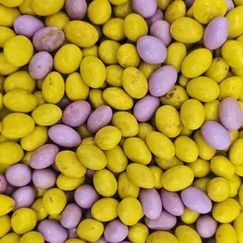 Milk chocolate egg shaped chocolate sweets in a crispy candy shell! Packed in a bulk 1kg bag.