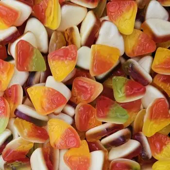 Fruit flavour jelly sweets shaped like triangle slices of pizza.