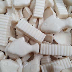 Fish and Chips - Retro creamy white chocolate flavour candy pieces shaped like fish and chips