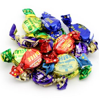 Pick and Mix Sweets - Assorted toffees and eclairs in a 150g bag.